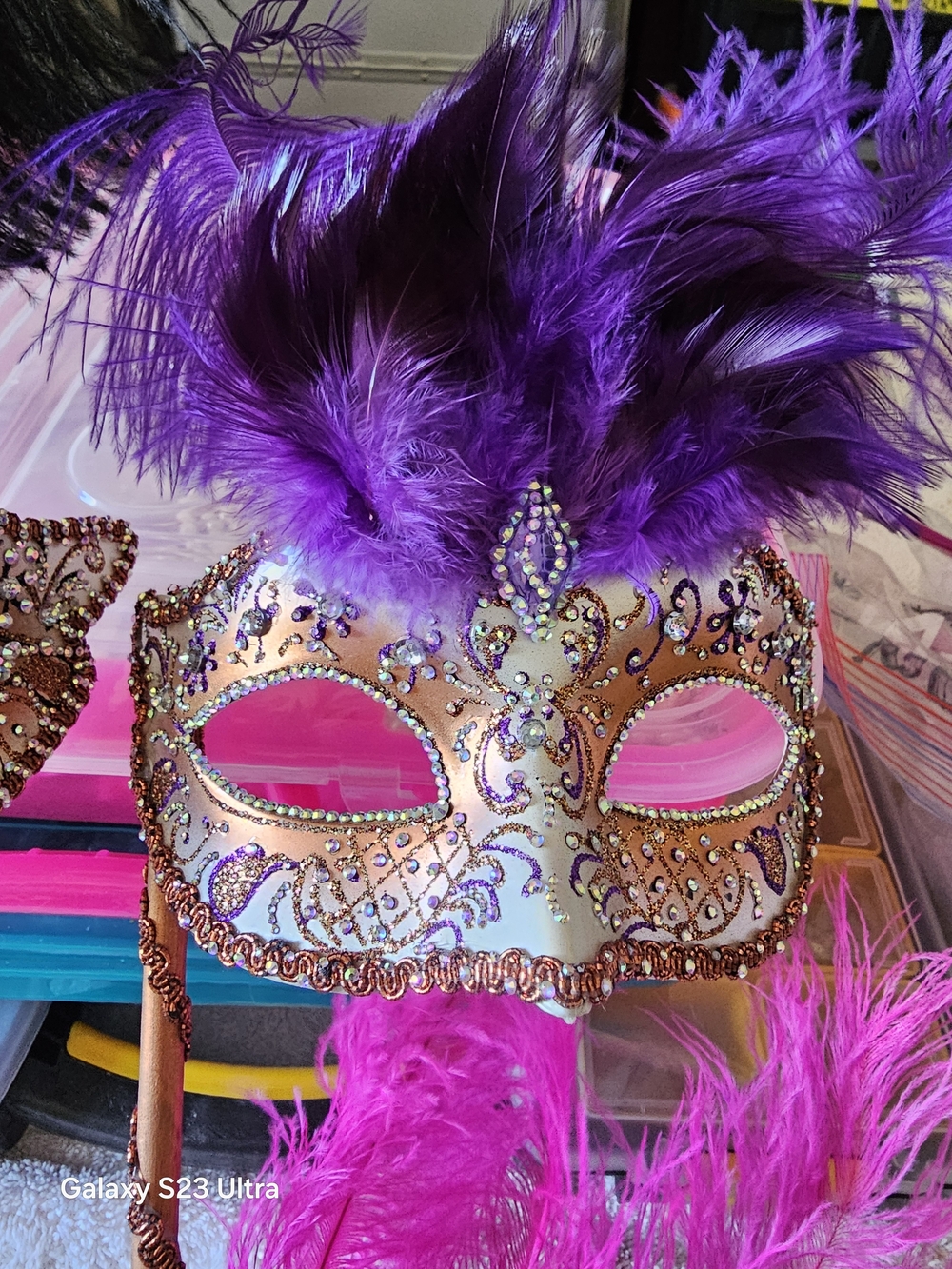 Elegant Purple Feather Masquerade Mask with Gold Accents
